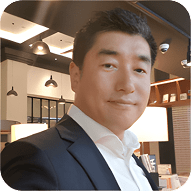 우석용 작가